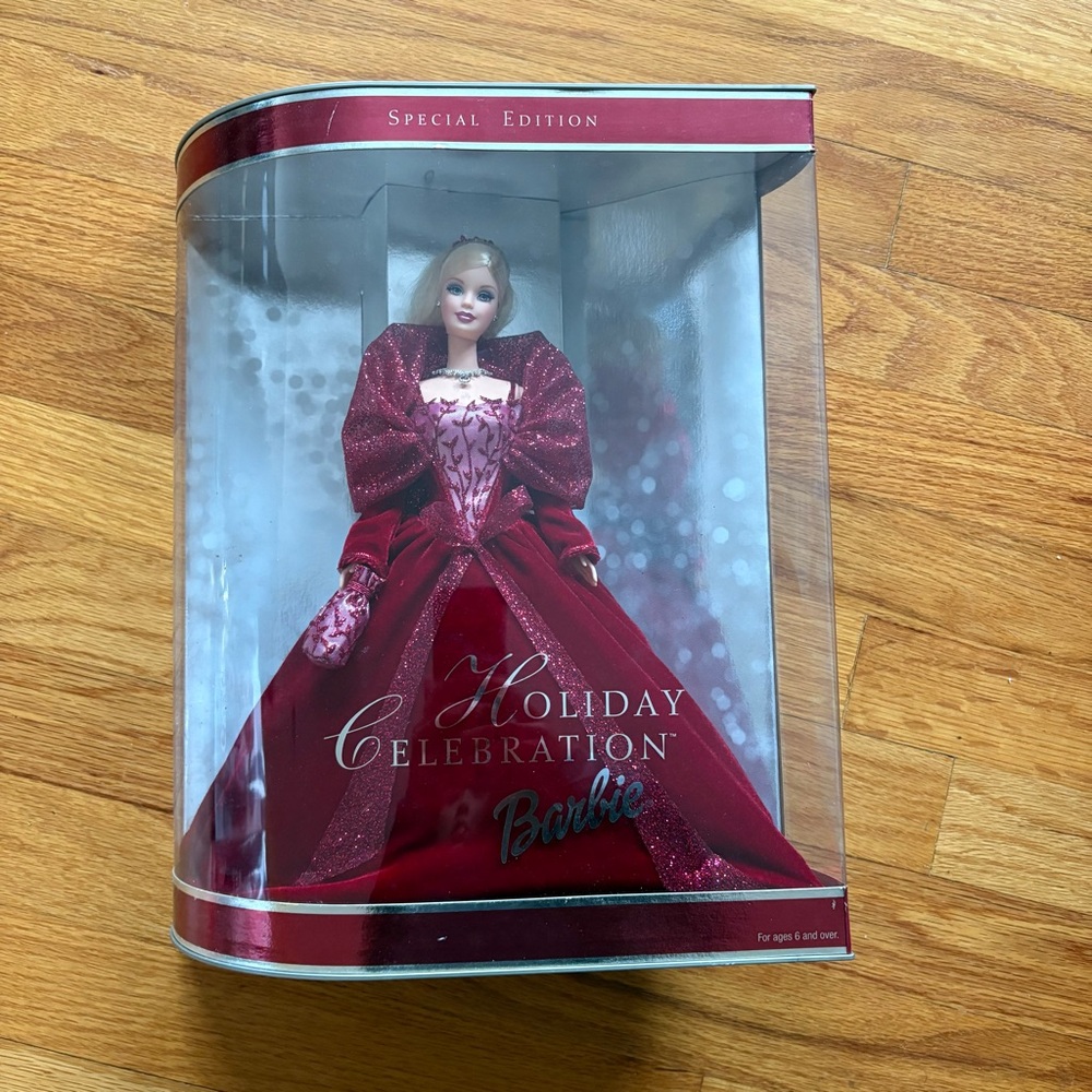 BARBI Collector Special Edition 2002 Holiday Celebration Barbie Doll